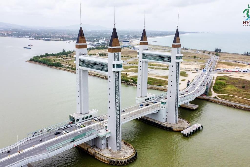 New Drawbridge Condo With Seaview And Pool Kuala Terengganu Exterior photo